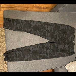 (✨SALE 2 FOR $12✨) Camo active leggings